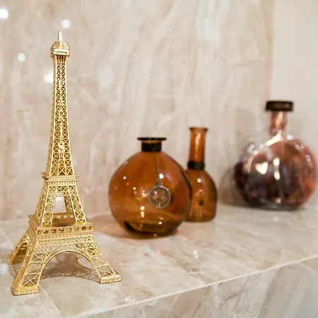 Luxe Paris Апартаменты *